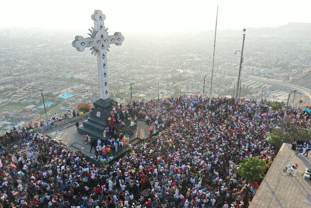 Lima 03 de marzo 2026 | Tradicional vía crucis del Cristo Cholo en el cerro San Cristóbal por Semana Santa | Fotos: Julio Reaño/@photo.gec