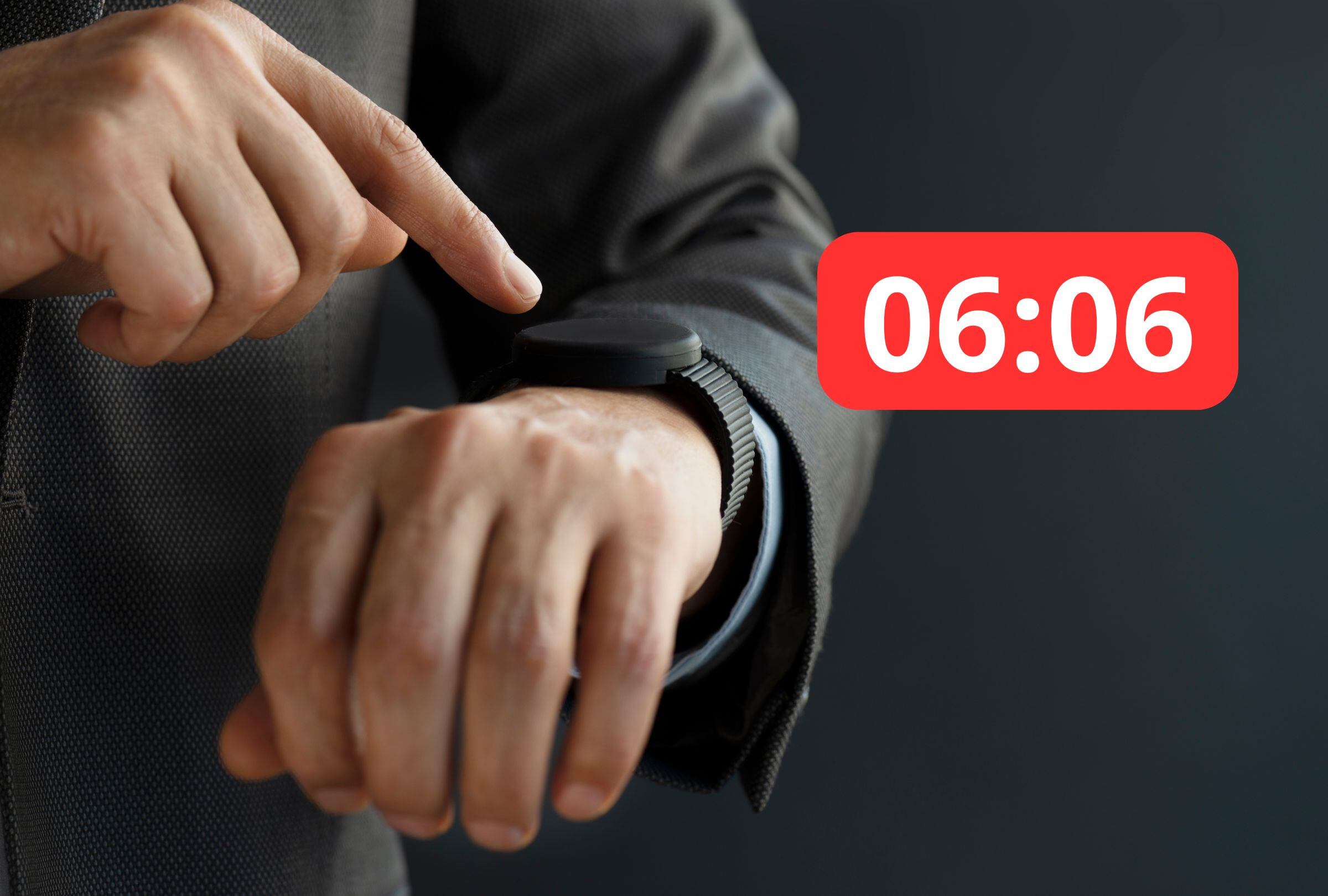 Esta es una imagen referencial de un hombre mirando su reloj, que indica que son las 06:06. (Imagen: El Comercio / Mag / Canva)