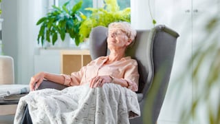 ¿Cuántas horas debes descansar para prevenir el Alzheimer, según la ciencia?