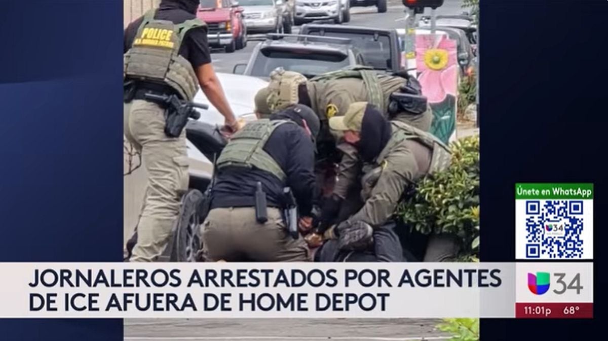 Jornaleros afuera de una tienda Home Depot en North Hollywood fueron sorprendidos por un operativo federal. (Foto: @UnivisionLosAngeles / YouTube)