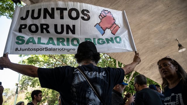Venezuela: Trabajadores consideran una “humillación” el aumento en bonos