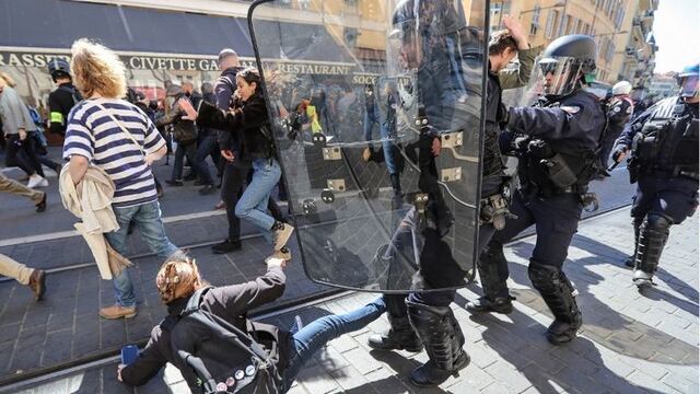 El brutal enfrentamiento entre los Chalecos amarillos y la policía de Niza| FOTOS