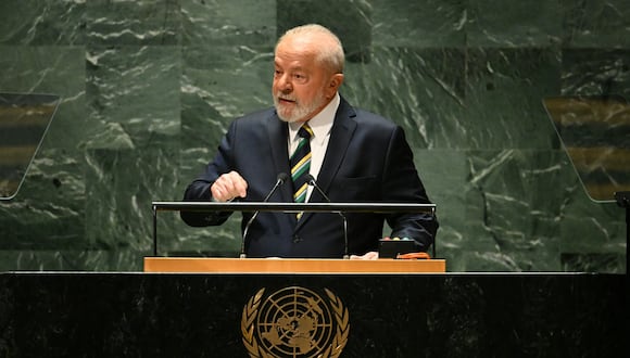 El presidente brasileño, Luiz Inácio Lula da Silva, se dirige a la 78.ª Asamblea General de las Naciones Unidas en la sede de la ONU en la ciudad de Nueva York el 19 de septiembre de 2023. (Foto de TIMOTHY A. CLARY / AFP)