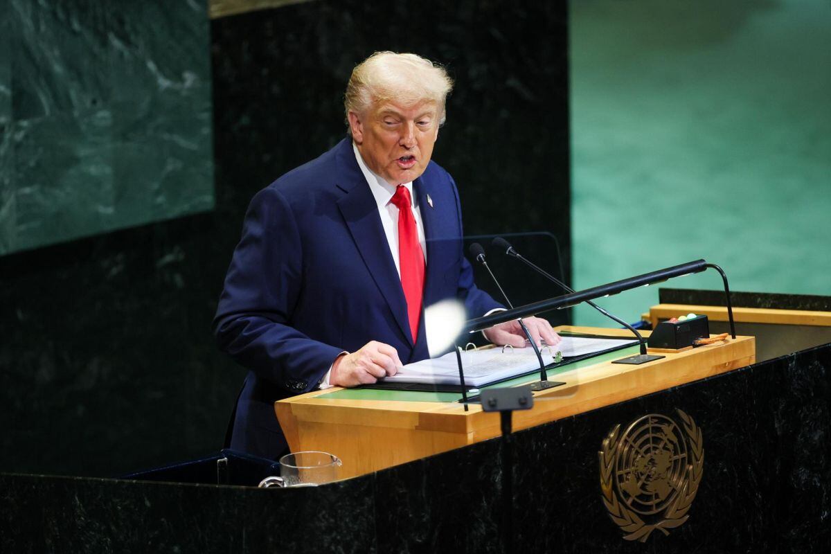 El presidente de Estados Unidos, Donald Trump, habla durante el Debate General de la 80.ª sesión de la Asamblea General de las Naciones Unidas (AGNU), el 23 de septiembre de 2025. Foto: EFE/EPA/LESZEK SZYMANSKI POLAND OUT