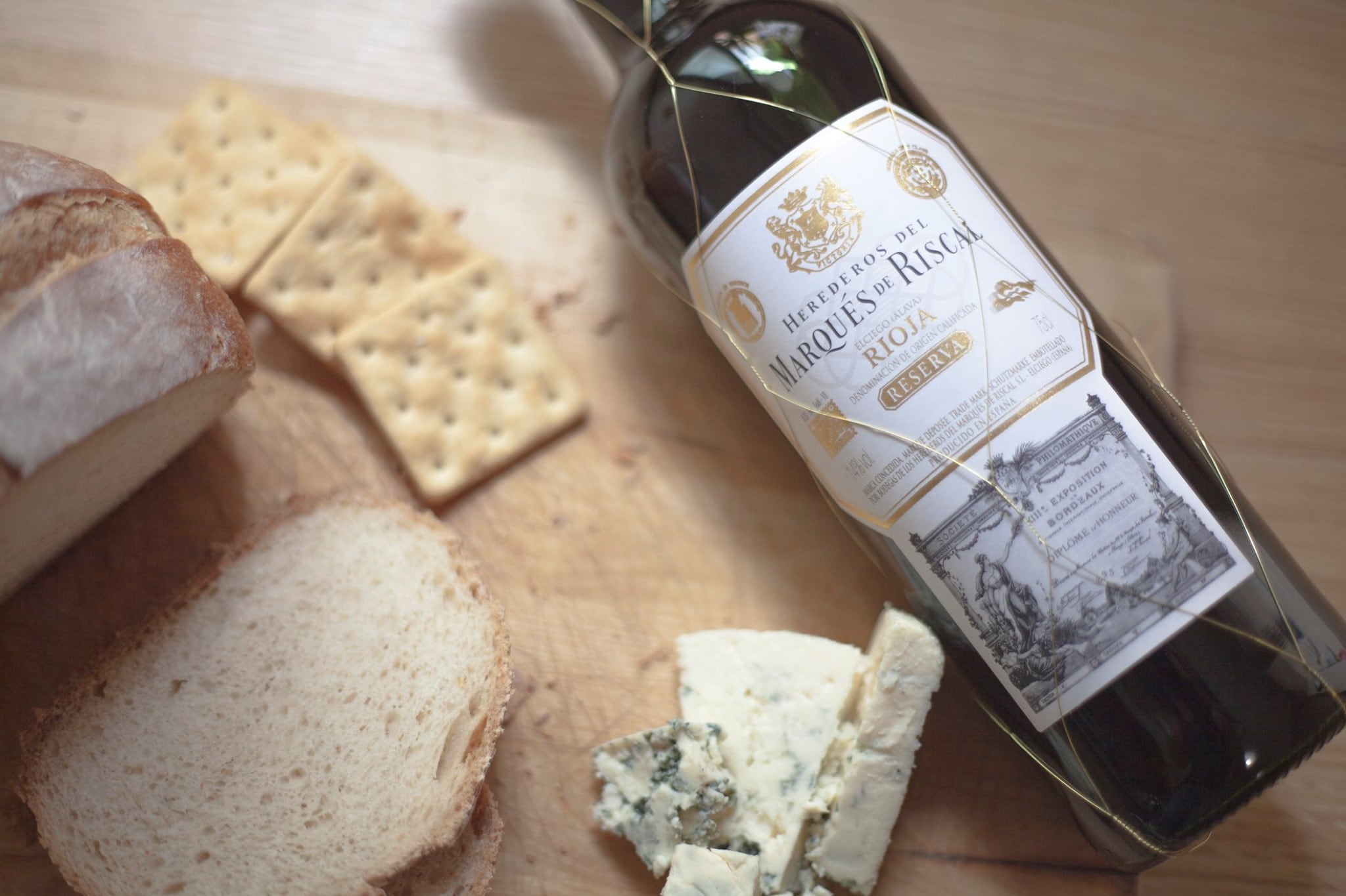 Vive una clase de pintura junto a una cata de vino con Marqués de Riscal Reserva.