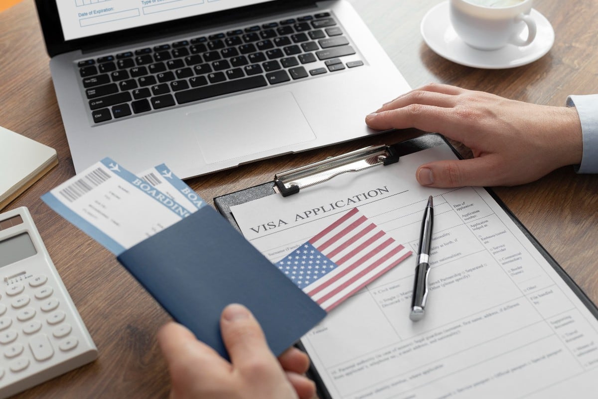 La nueva disposición representa un cambio significativo en los procedimientos de verificación de antecedentes para quienes desean ingresar a Estados Unidos desde el Perú.