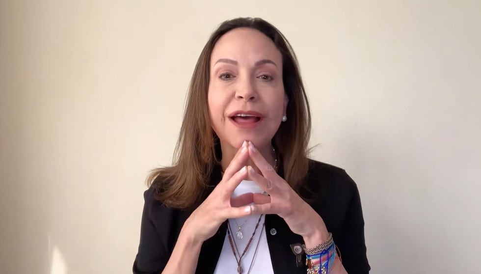 María Corina Machado en una imagen de video donde denunció que el Gobierno de Venezuela cerró el espacio aéreo comercial para impedir su regreso al país desde Panamá. (EFE/ @MariaCorinaYA).