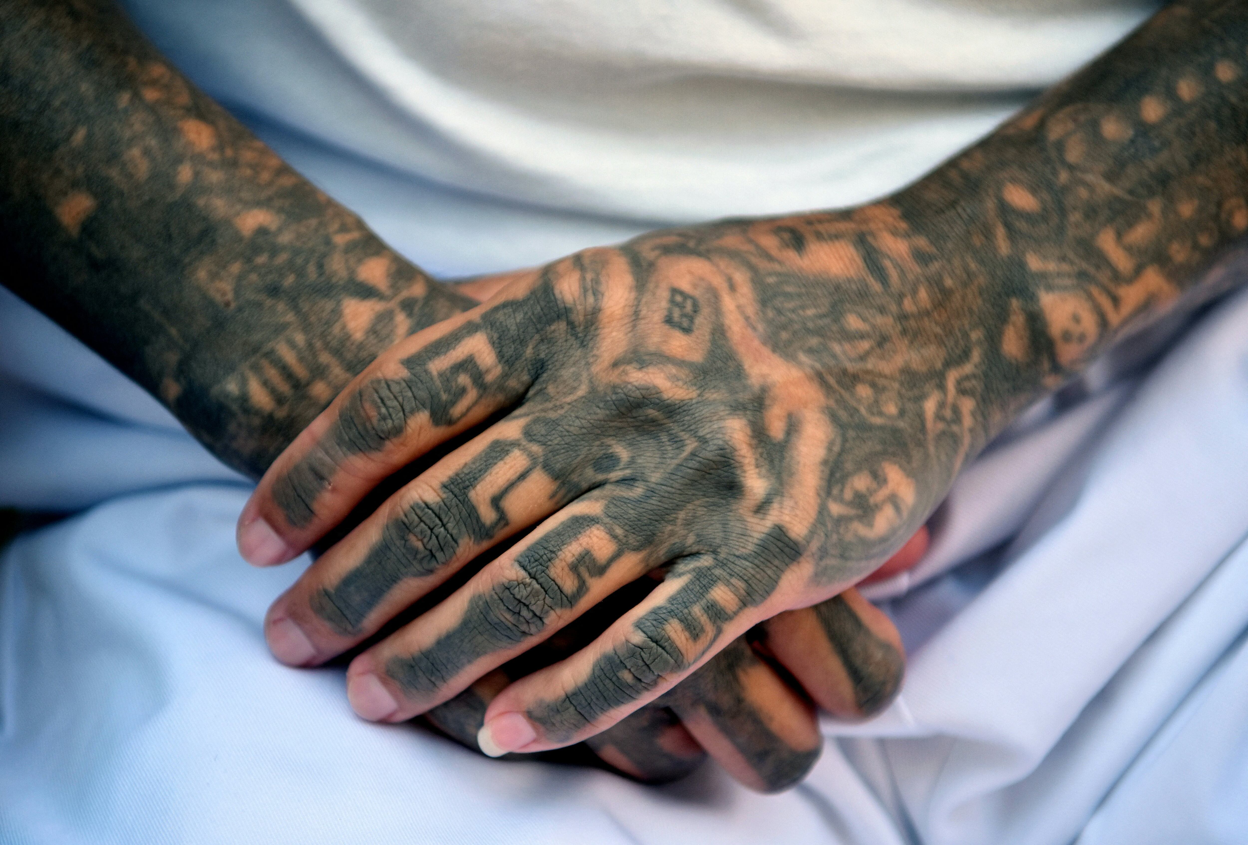 Un ex miembro de la pandilla MS-13 en la prisión de Santa Ana, 60 km al noroeste de San Salvador, el 21 de mayo de 2019. (Foto de Óscar Rivera/AFP).