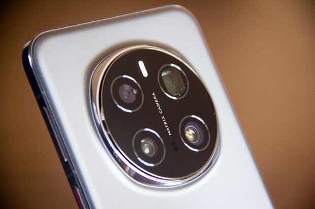 El apartado de cámaras tiene el clásico diseño circular.