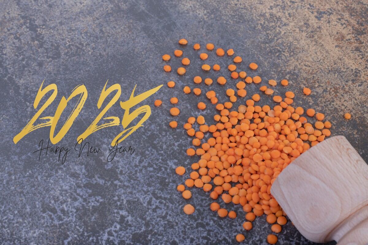 Las lentejas crudas en el centro de la mesa durante la cena simbolizan abundancia y prosperidad. (Foto: azerbaijan_stockers / Freepik)