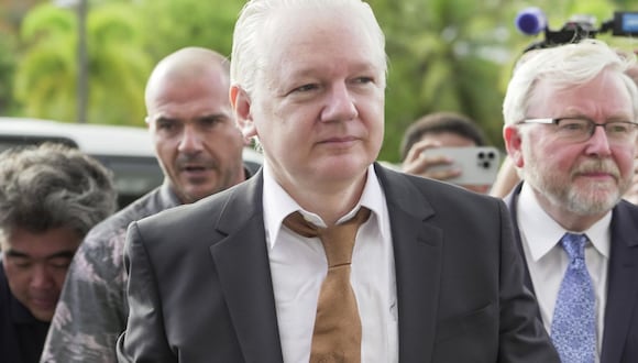 El fundador de WikiLeaks, Julian Assange, llega al Tribunal de Distrito de los Estados Unidos para las Islas Marianas del Norte en la isla de Saipan en las Islas Marianas del Norte, una comunidad de los Estados Unidos, el 26 de junio de 2024. Foto: EFE/EPA/SAMANTHA SALAMON