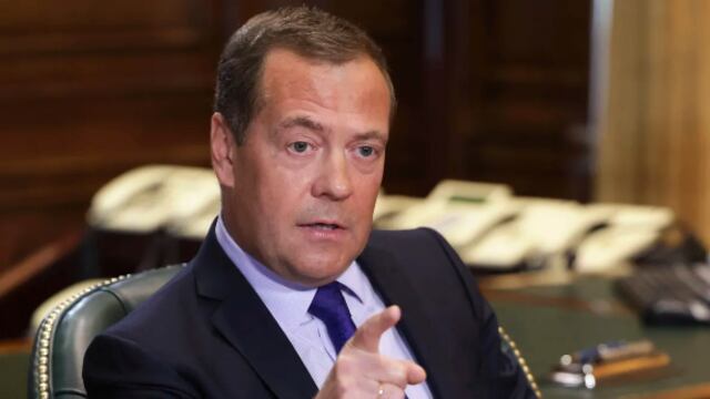 La advertencia de un expresidente ruso que hoy resuena tras la explosión en el puente de Crimea: “Llegará el día del juicio final” 
