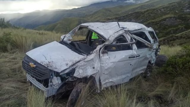 Cusco: vuelco de miniván deja cinco personas fallecidas en carretera a Paruro