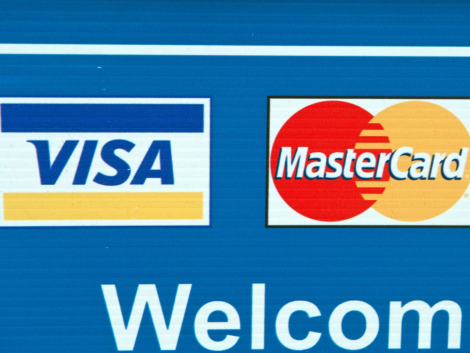 Visa y Mastercard deberán devolver una cantidad impresionante de dinero a aquellos clientes que se han perjudicado con cobros excesivos desde 2007 (Foto: AFP)