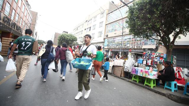 Centro de Lima: continúan ambulantes en la zona de Mesa Redonda
