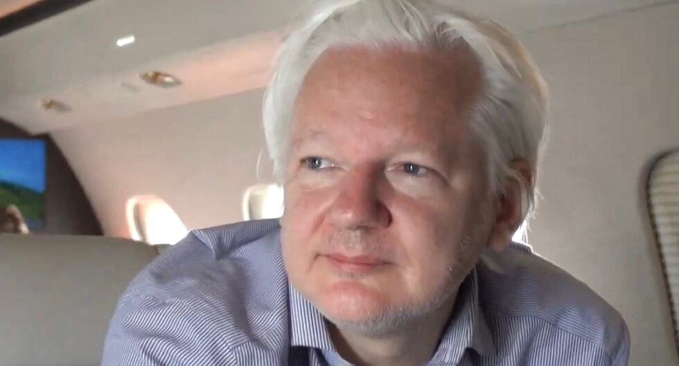 What agreement did Julian Assange, founder of WikiLeaks, make with the United States government in exchange for his freedom?