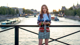 “Emily en París”: 10 cosas sobre la serie que no tienen sentido