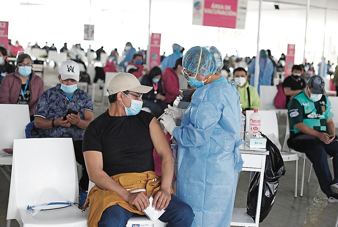 Agosto fue el segundo mes con mayor cantidad de dosis aplicadas después de julio. En este período se inyectaron más de 4 millones de dosis y más de 2,5 millones de peruanos completaron su vacunación (Foto: César Bueno / GEC)
