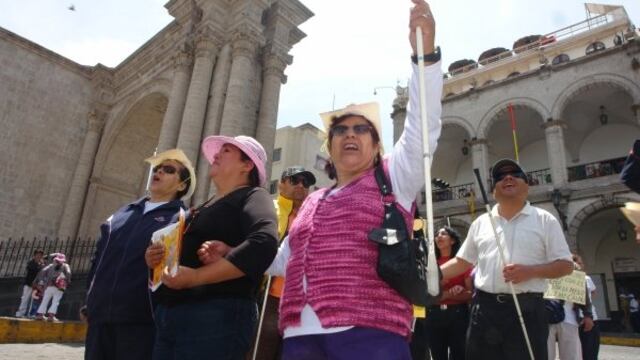 Arequipa: invidentes protestan contra la discriminación en Plaza de Armas