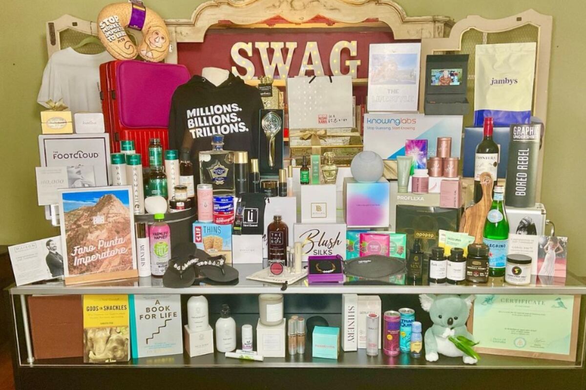 Algunos de los productos que se entregan a los nominados y ganadores de los Oscar 2023 (Foto: Distinctive Assets)