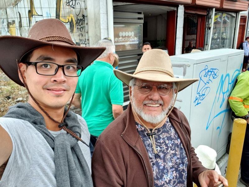 Nick junto a Fernando, padre de María. (Foto: Familia Jiménez)