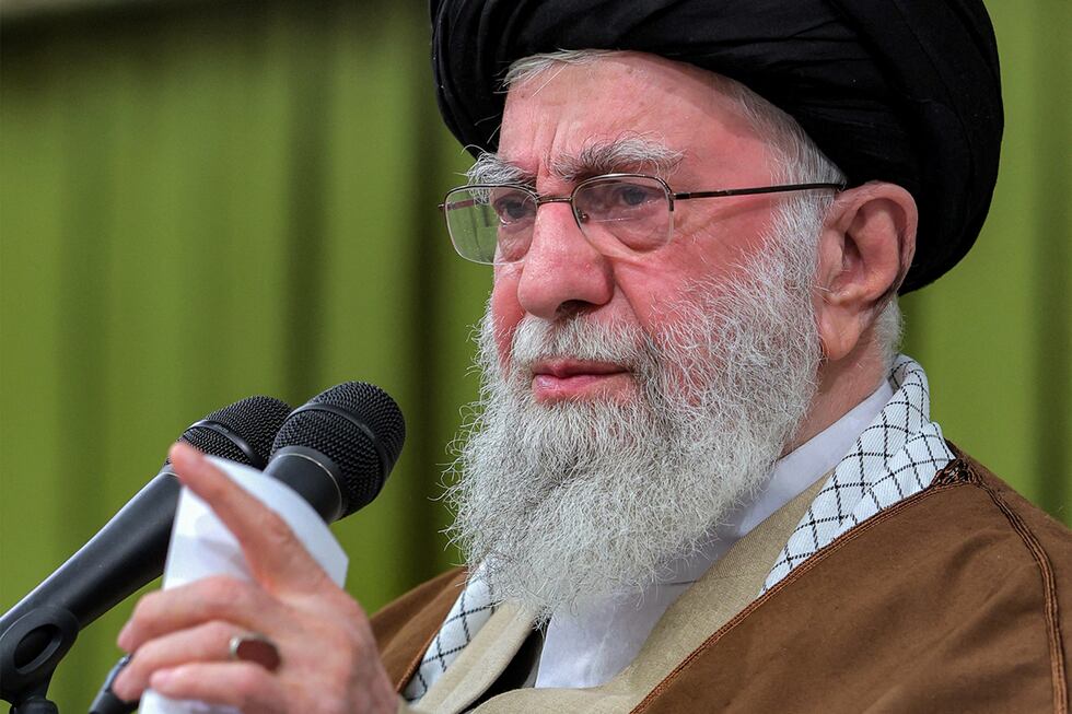 El líder supremo de Irán, el ayatola Alí Jamenei, es el que tendrá la última palabra en cuanto al programa nuclear iraní. (Foto de KHAMENEI.IR / AFP).