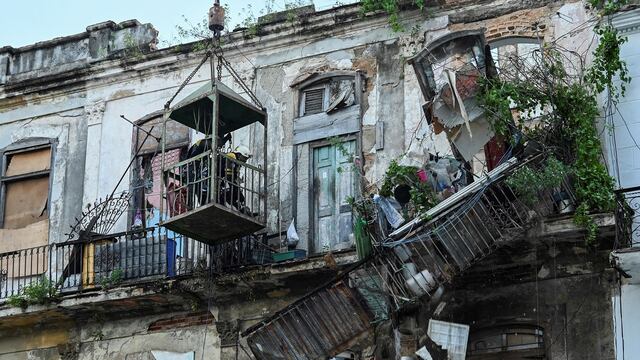 Cuba: tres muertos, incluidos dos bomberos, en el derrumbe de un edificio en La Habana
