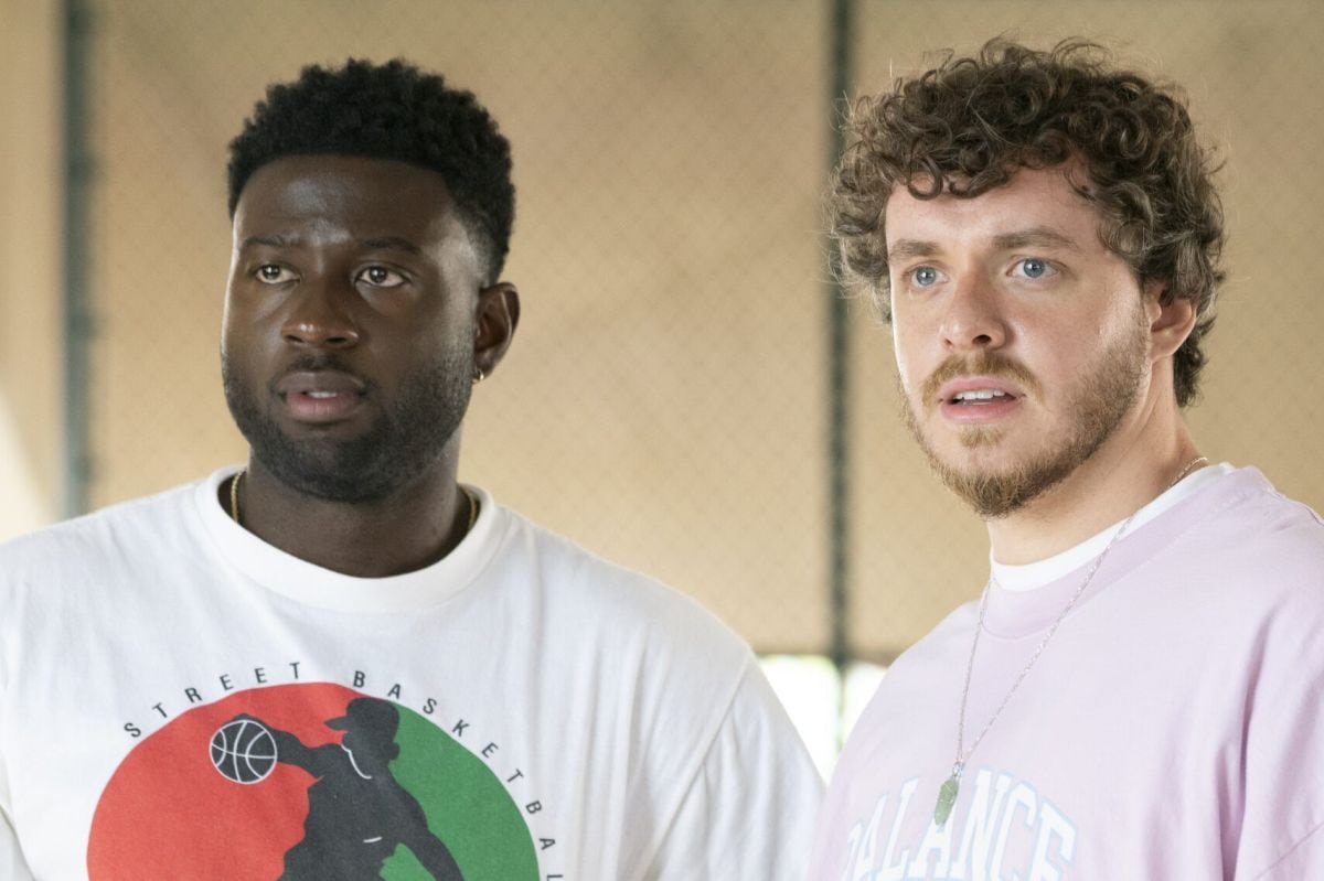 Kamal Allen y Jeremy en el remake "Los blancos no saben saltar" (Foto: 20th Century Studios)