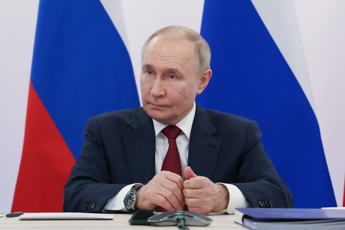 El presidente ruso, Vladimir Putin, celebra una reunión del consejo directivo de la fundación "Talento y Éxito" en el Territorio Federal Sirio, en la región de Krasnodar, Rusia, el 19 de mayo de 2025. (Foto de EFE/EPA/VYACHESLAV PROKOFYEV)