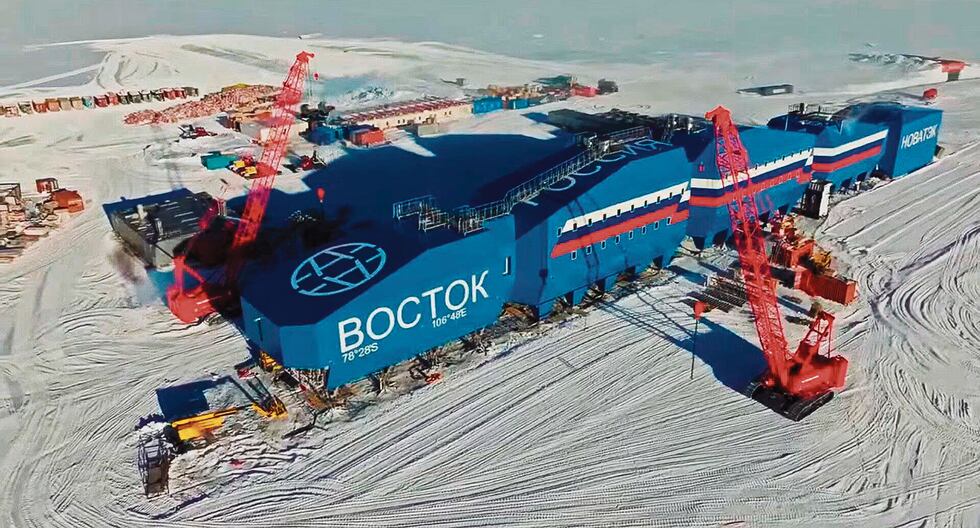 De las diez bases antárticas de Rusia, Vostok, fundada en 1957, es la única operativa que se encuentra en el centro del continente.