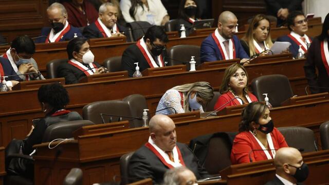 Pedro Castillo: durante mensaje a la Nación le gritan “corrupto” y congresistas le dan la espalda | VIDEO