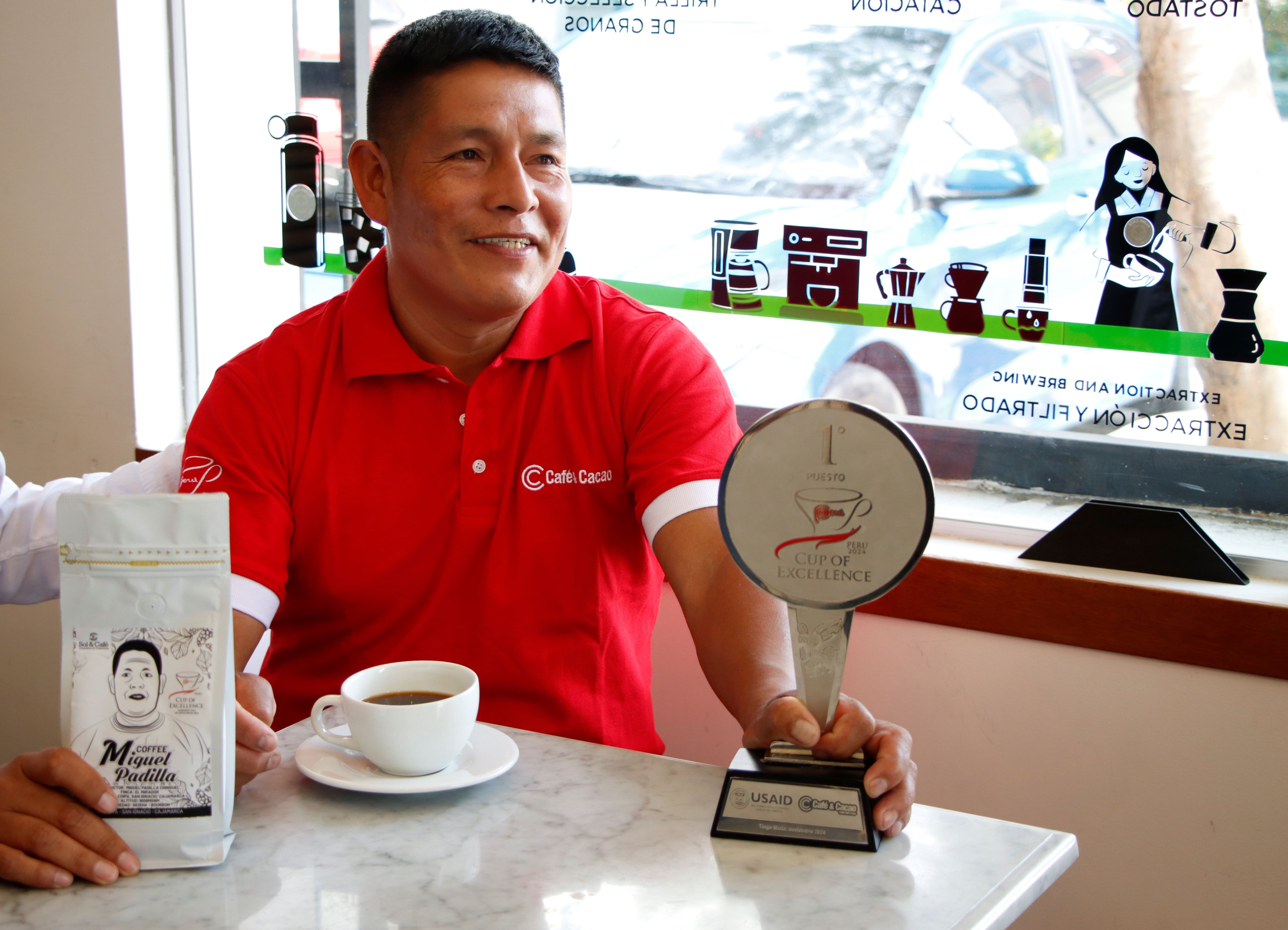 Miguel Padilla Chinguel, ganador de Taza de Excelencia Perú, cultiva café desde los 10 años de edad junto a sus padres. (Foto: Rollo Negro)