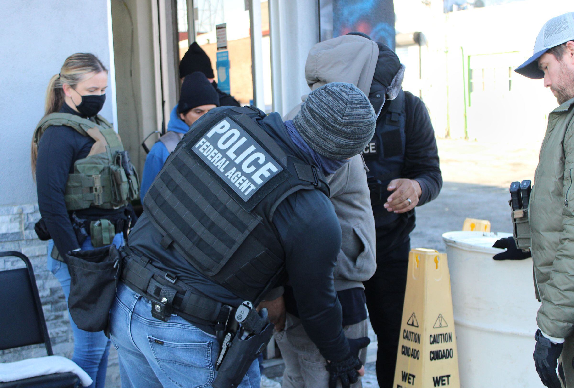 Deportaciones récord en Estados Unidos. Lo que nadie te explica sobre la fragilidad de tu visa de trabajo o petición de asilo (Foto: ICE / Flickr)