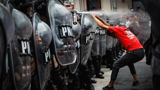 Protestas en Argentina: gases y camiones hidrantes en fuerte dispositivo policial contra piqueteros en Buenos Aires