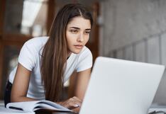 Estudio de Oxford alerta que la IA acelera el pensamiento de los estudiantes, pero lo hace más superficial