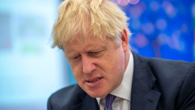 Boris Johnson pide perdón por incumplir su promesa del Brexit el 31 de octubre