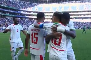 ¡'La Verde’ en problemas! Van Gelderem marcó el 1-0 de Surinam sobre Bolivia | VIDEO