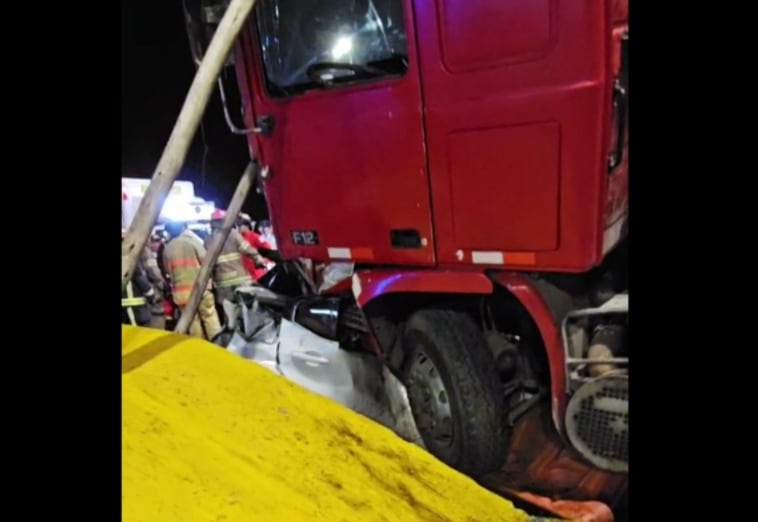 Tragedia en La Libertad: tráiler choca contra el peaje Chicama y causa tres muertos y ocho heridos. (Foto: Captura/Facebook)