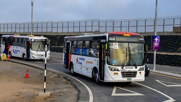 Los buses de AeroDirecto que te trasladan hacia el Nuevo AIJCH mediante 63 paraderos y 5 rutas habilitadas entre Lima y Callao. (Fuente: ATU)