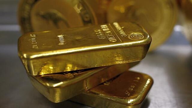 Precio del oro se encamina a ganancia semanal, mientras inversores esperan datos de empleo en EE.UU.