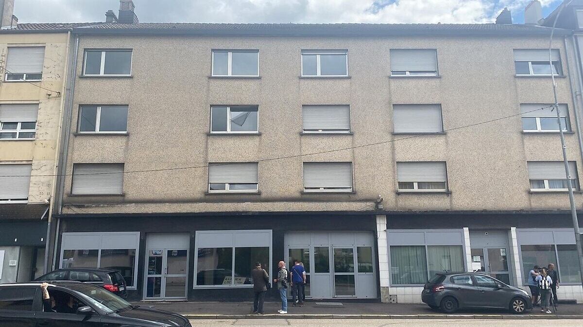 El edificio Forbach en Moselle donde supuestamente un hombre tenía cautiva a una mujer desde 2011. (Foto de DIANE SPRIMONT / RADIOFRANCE)