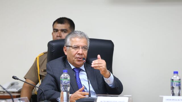 Ministro de Defensa afirma que presencia de altos mandos de las FF.AA junto a Dina Boluarte es “un hecho político”
