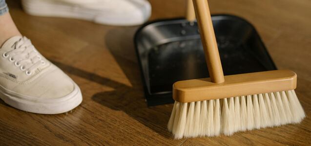 ¿Cuál es el salario promedio de los trabajadores de limpieza en EE.UU.?