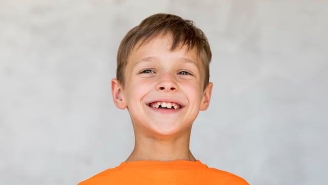 ¿Cómo evitar que a tu hijo le broten los dientes ‘chuecos’? Expertos lo explican