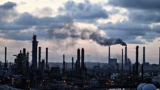 Estados Unidos emite una licencia general que permite ciertas transacciones con petróleo venezolano