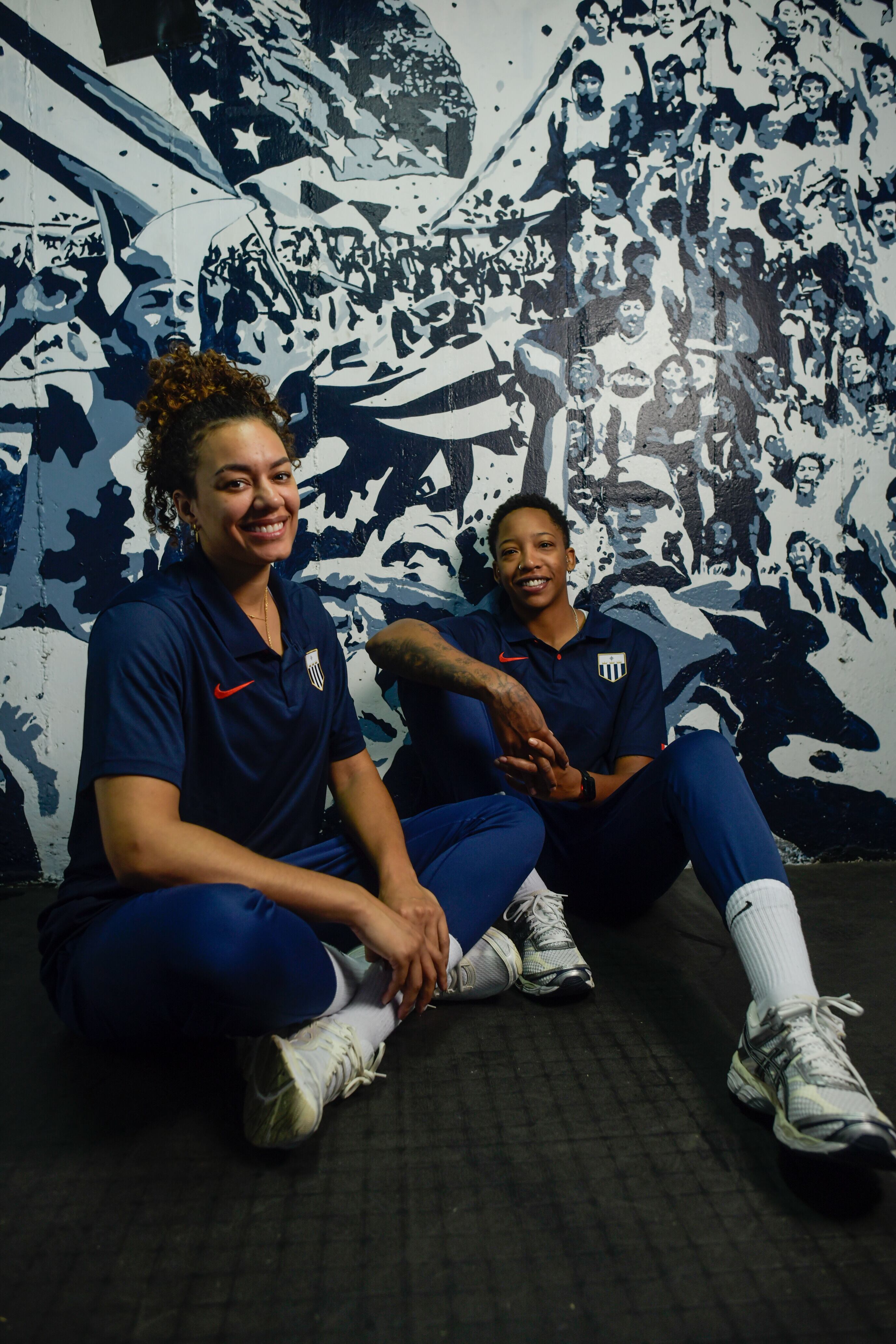 Maeva Orlé y Clarivett Yllescas retratadas en Matute, donde el plantel celebró una de las campañas más importantes de su historia reciente. (Foto: Elías Alfageme)