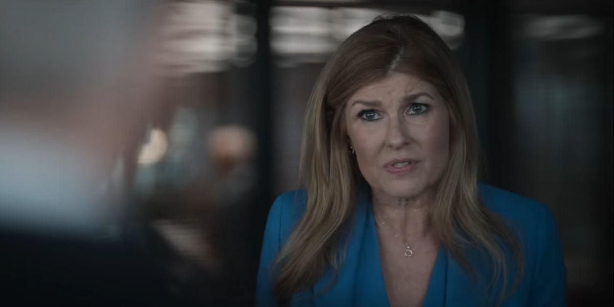 En "Día cero", Connie Britton interpreta a Valerie Whitesell. Ella le pregunta a Mullen si les tendieron una trampa (Foto: Grand Electric / Netflix / Panoramic Media Co / Prologue Entertainment)