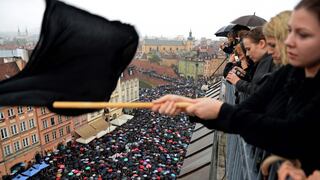 Polonia: Miles protestan contra posible prohibición del aborto