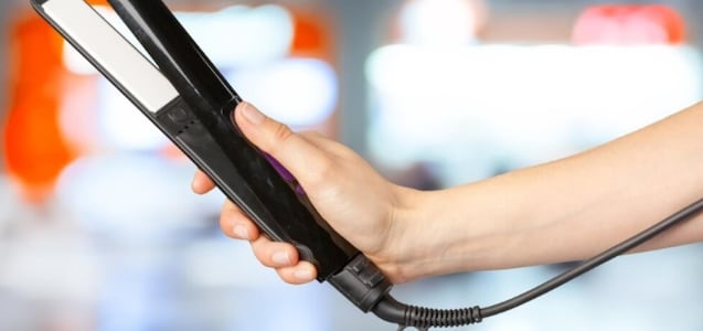 Compra una plancha de pelo en Amazon y lo que recibe la deja en shock