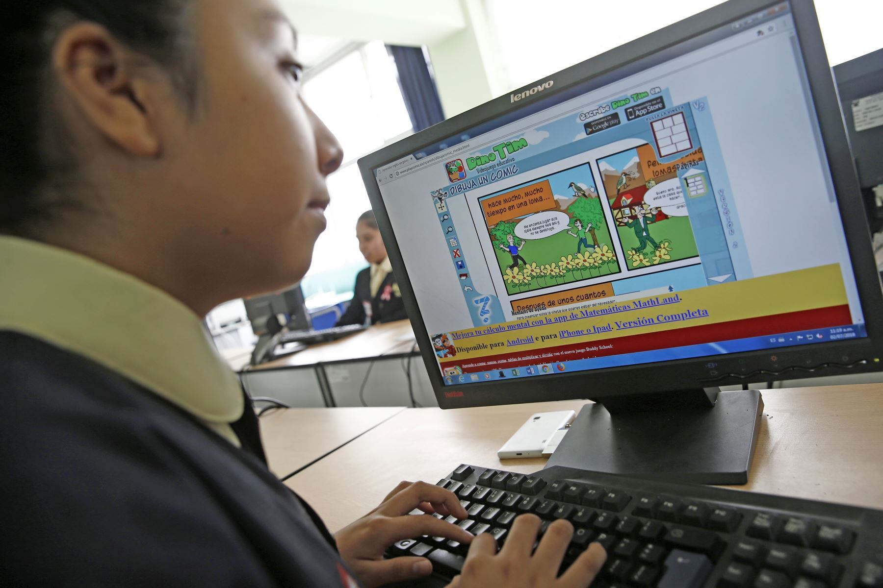 Manejo de recursos virtuales educativos en las estudiantes acerca de las Lomas de Amancaes. (Foto: ANDINA/Melina Mejía)